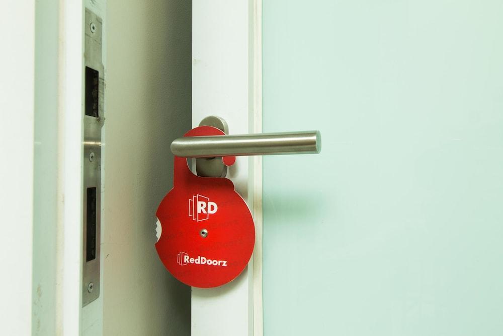 Reddoorz @ Pulomas Hotell Jakarta Eksteriør bilde