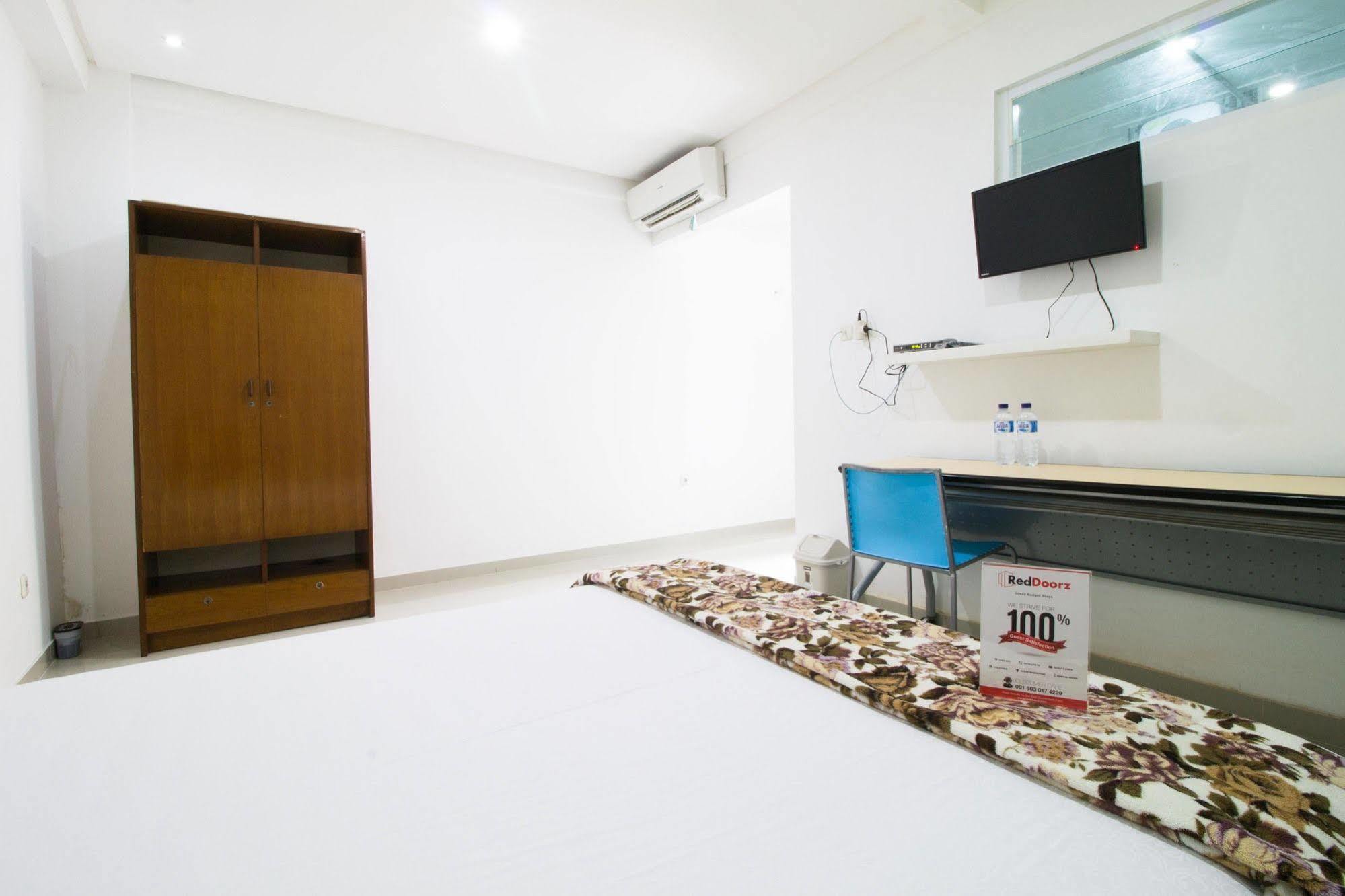 Reddoorz @ Pulomas Hotell Jakarta Eksteriør bilde