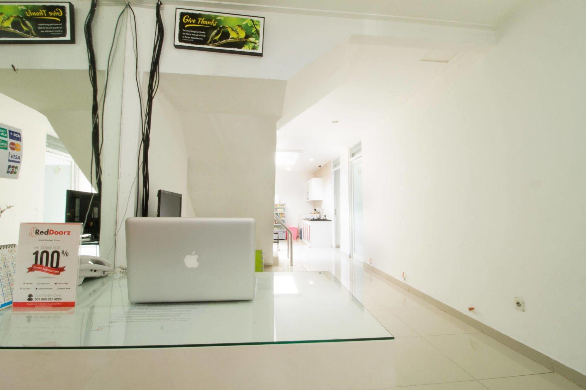 Reddoorz @ Pulomas Hotell Jakarta Eksteriør bilde